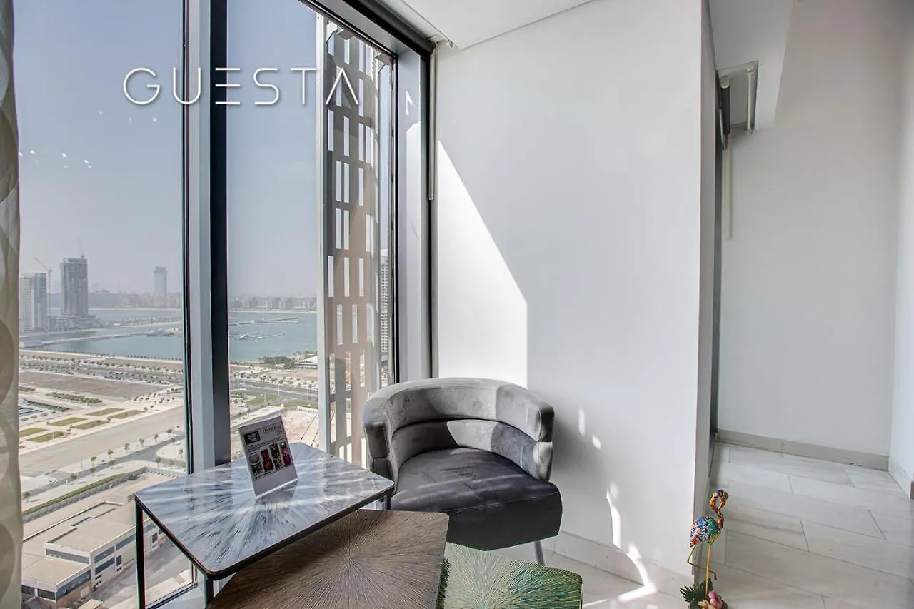 Cayan Tower, Dubai Marina Apartment