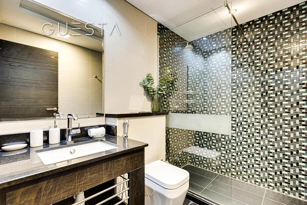 Cayan Tower, Dubai Marina Apartment