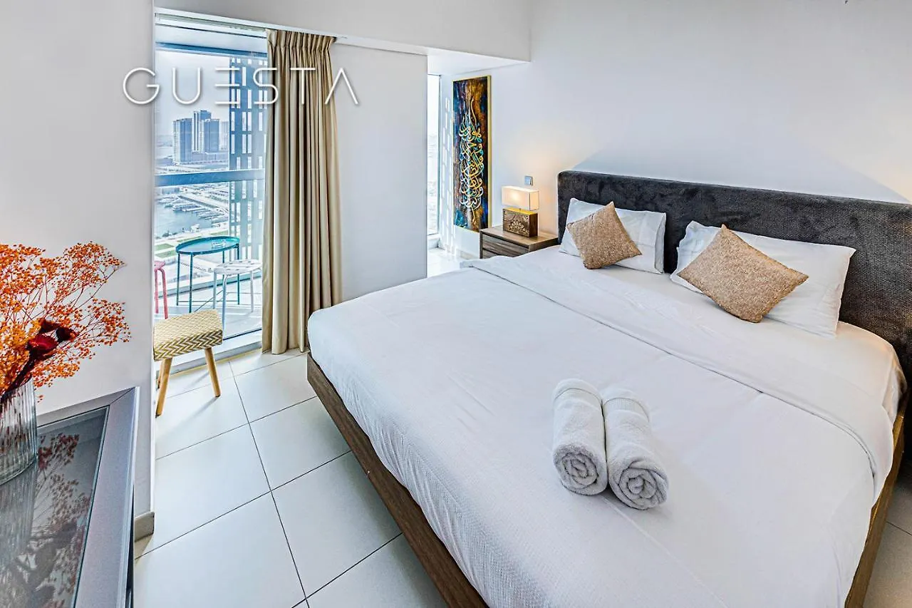 Cayan Tower, Dubai Marina Apartment
