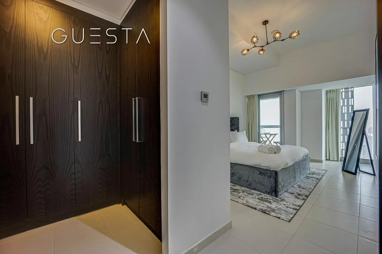 Cayan Tower, Dubai Marina Apartment