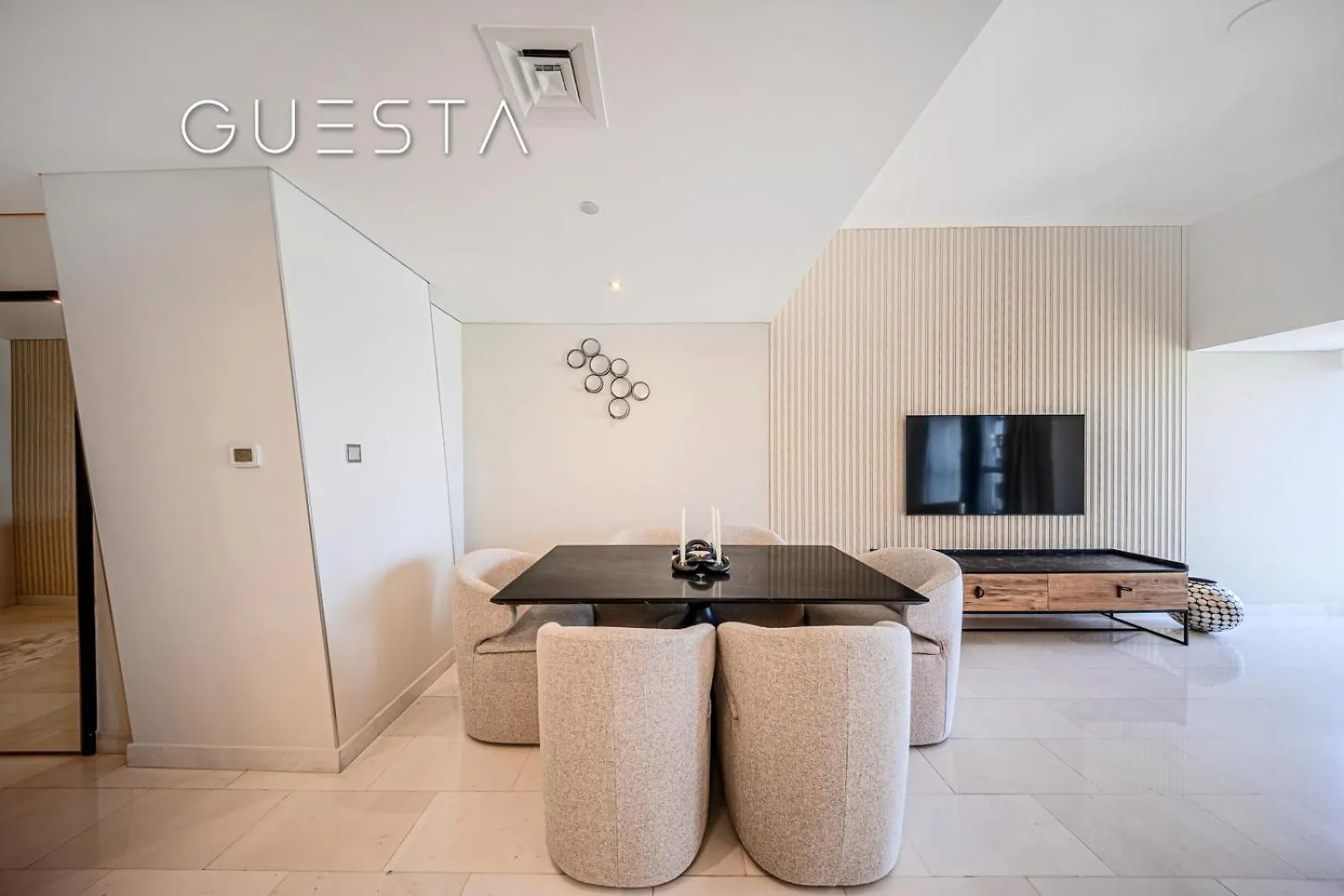 Cayan Tower, Dubai Marina Apartment