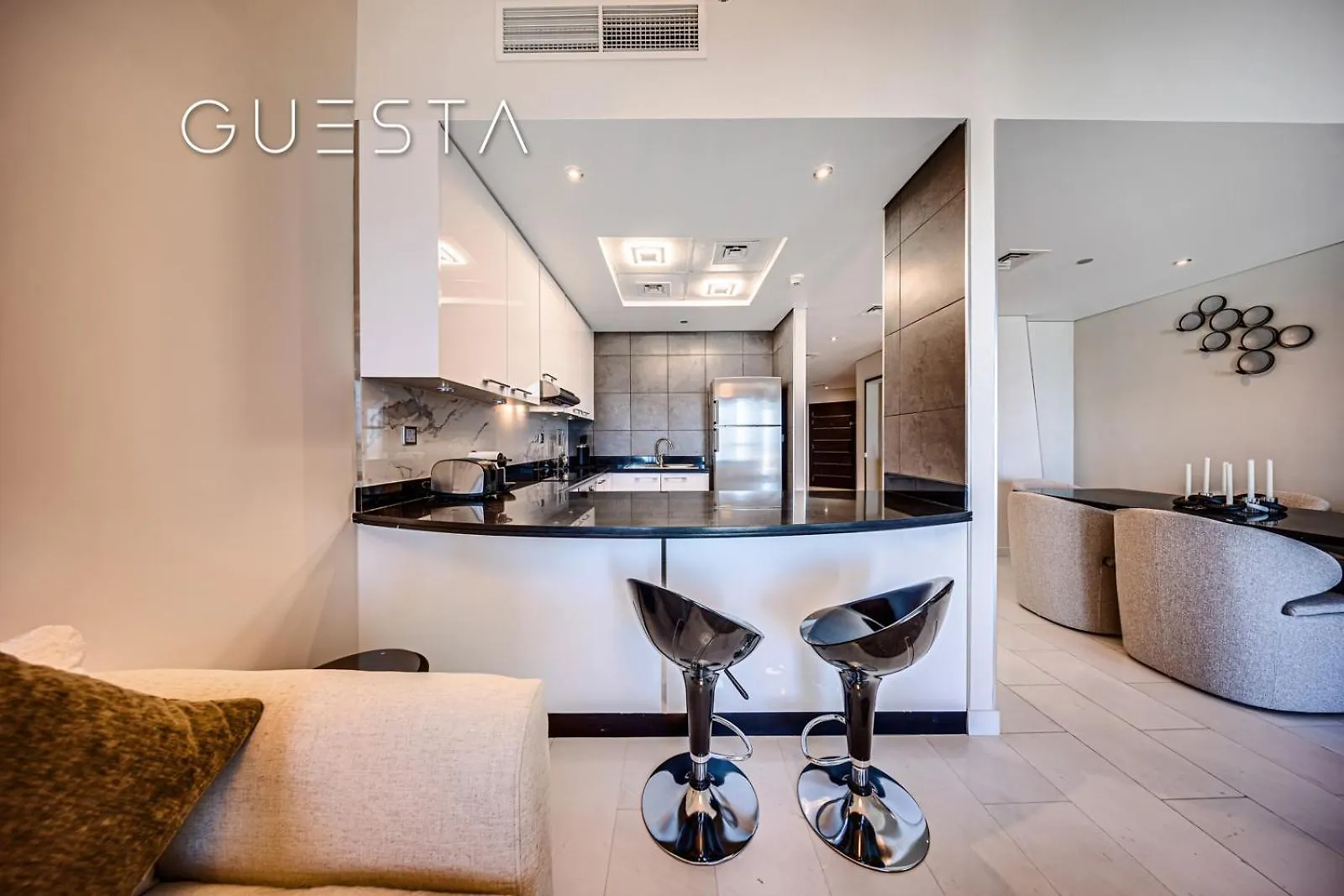 Cayan Tower, Dubai Marina Apartment